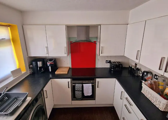 3 Bed House, Stunning Views And Free Parking