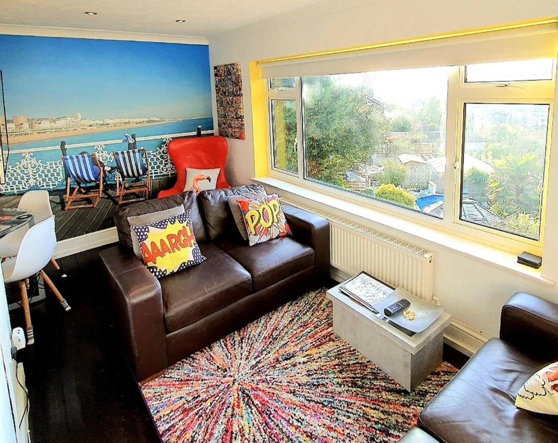 3 Bed House, Stunning Views And Free Parking *
