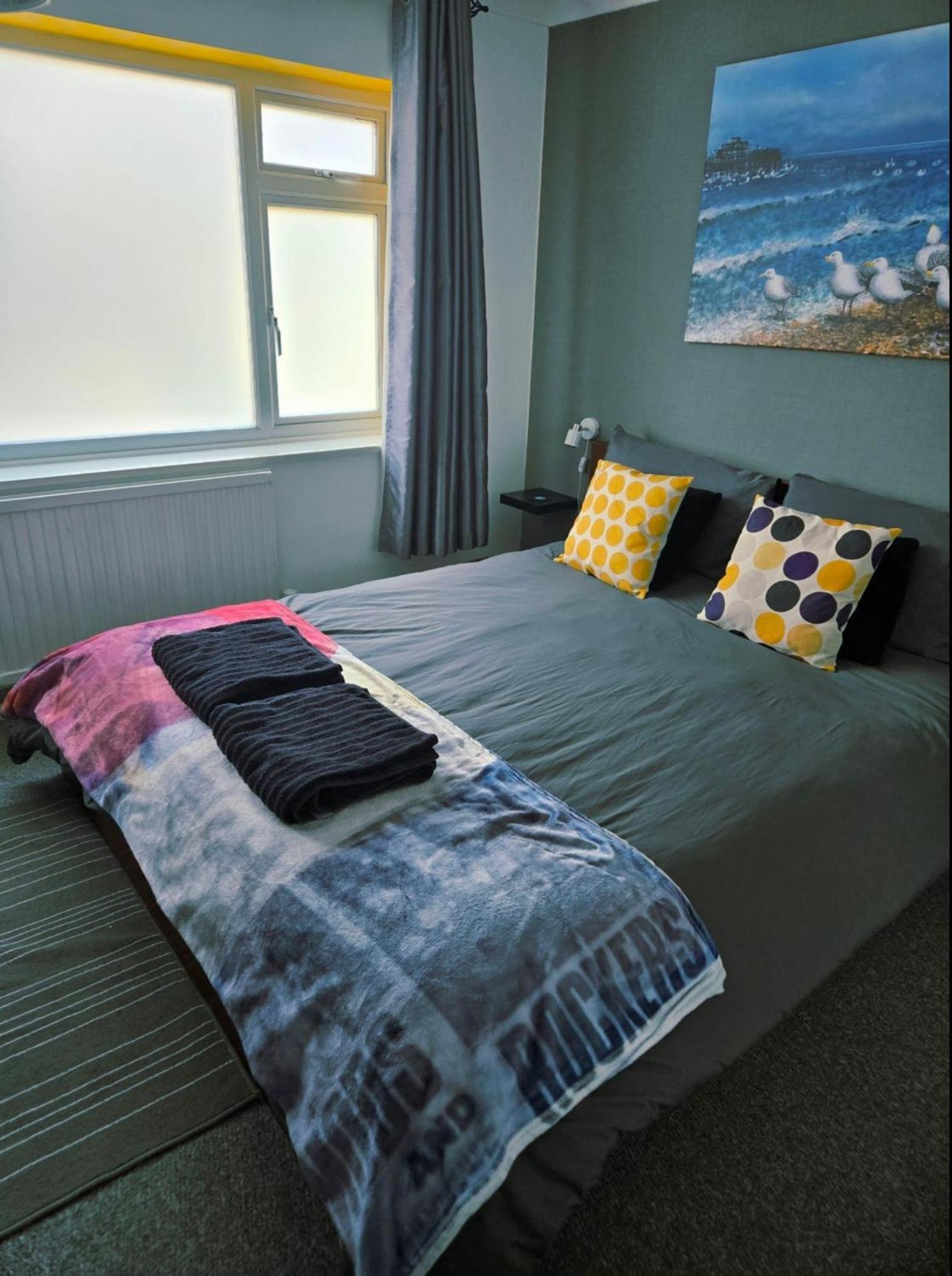 3 Bed House, Stunning Views And Free Parking *