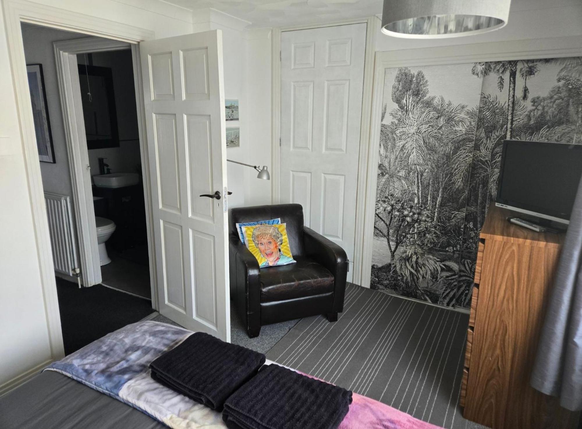 3 Bed House, Stunning Views And Free Parking Hove