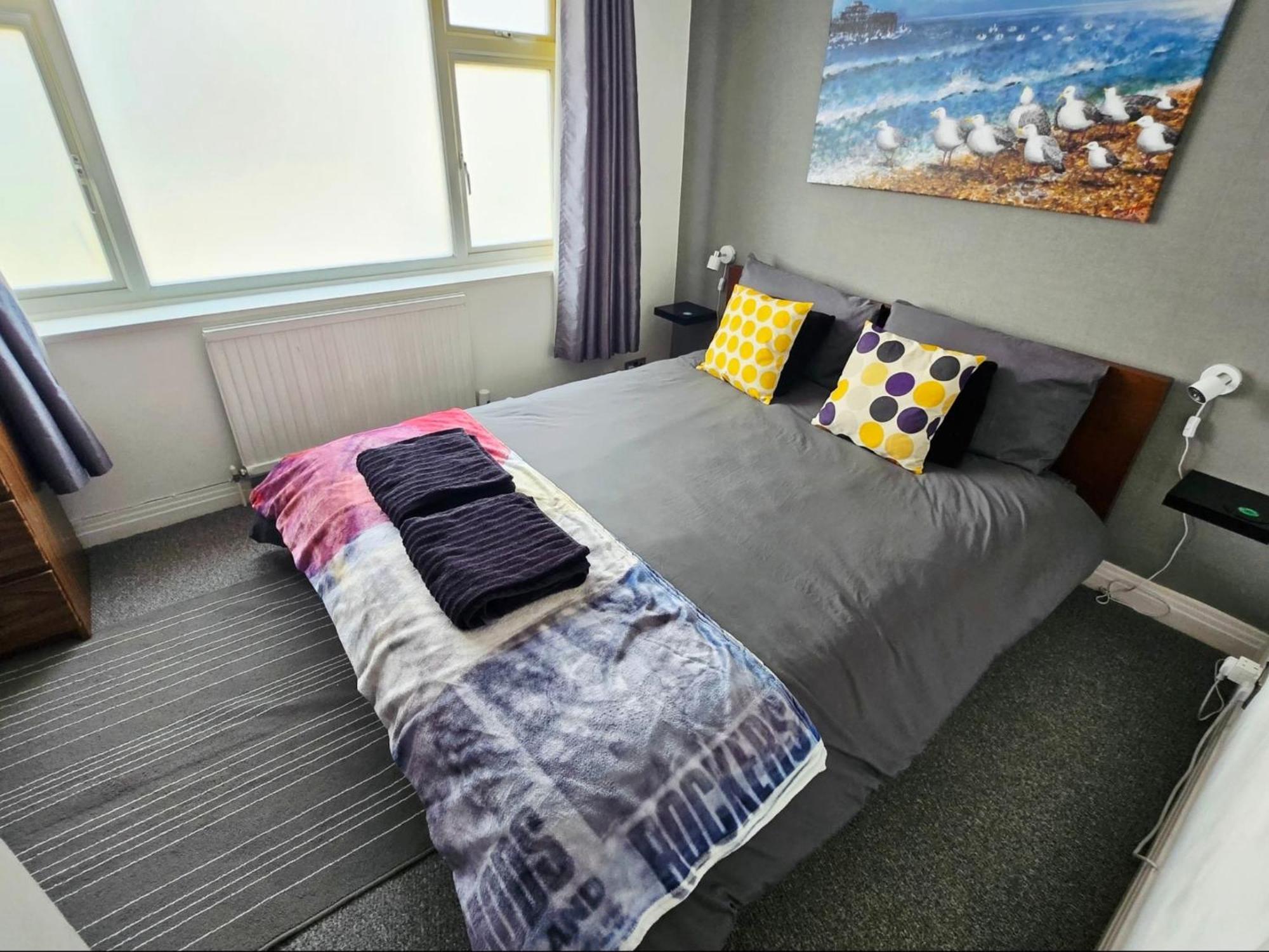 3 Bed House, Stunning Views And Free Parking *